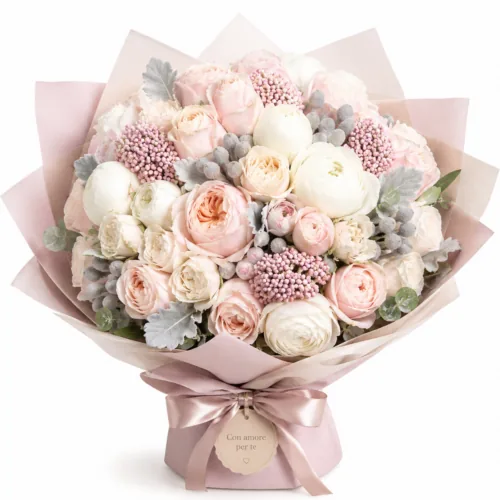 Bouquet pastello di peonie e ranuncoli in toni cipria